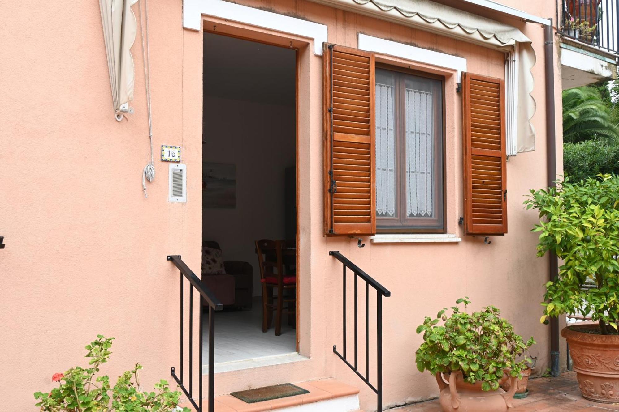 N080 - Numana, Bilocale Con Terrazzo In Centro Apartamento Sirolo Exterior foto